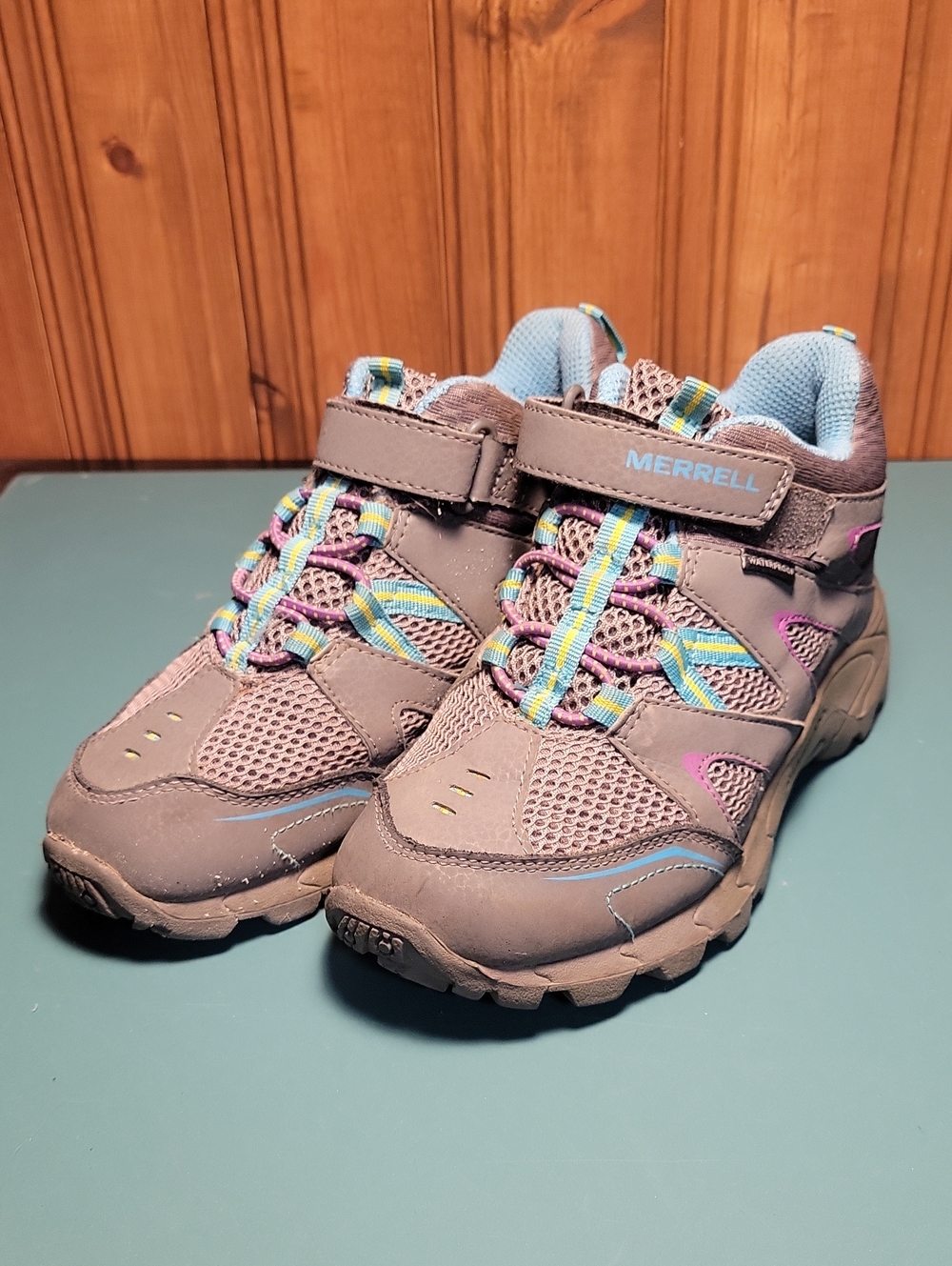 Merrell Kids Gray Trail Sneakers with Multicolor Accents Size 1